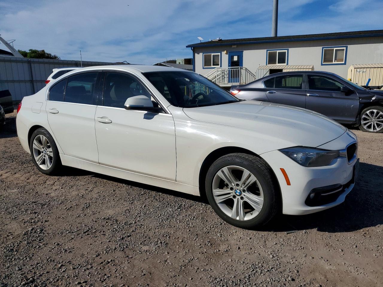 2017 BMW 330 I photo 4