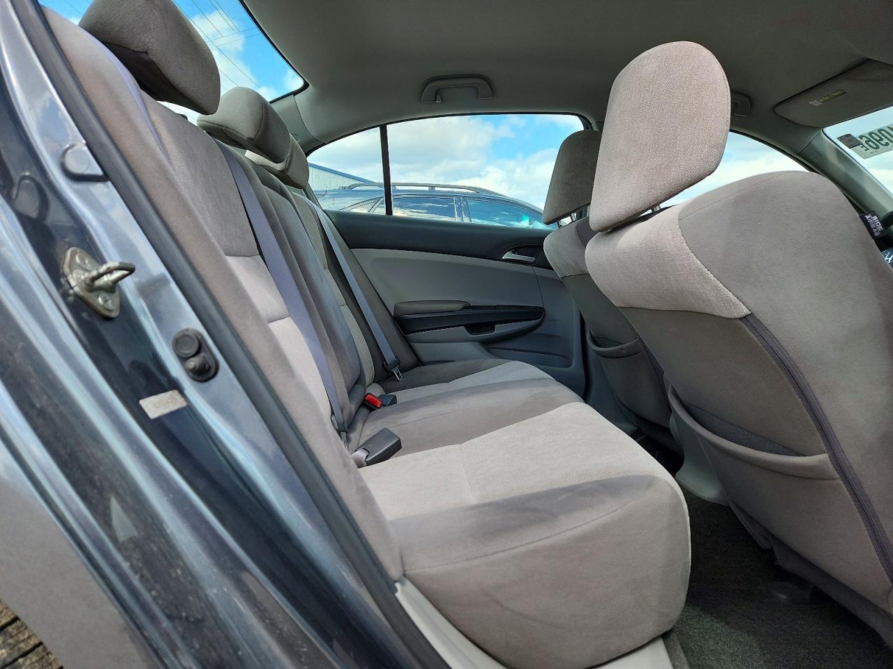 2010 HONDA ACCORD LX photo 19