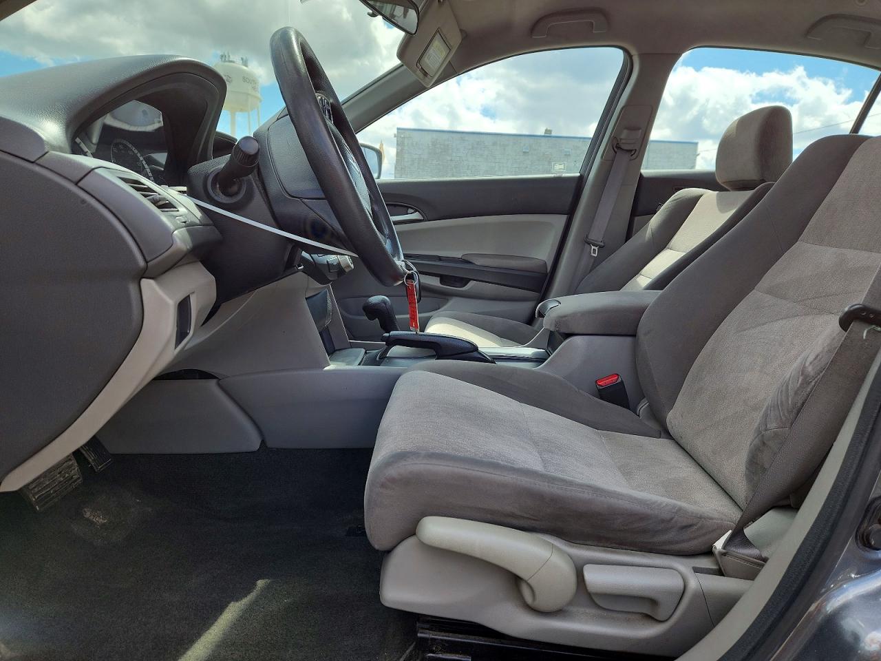 2010 HONDA ACCORD LX photo 13