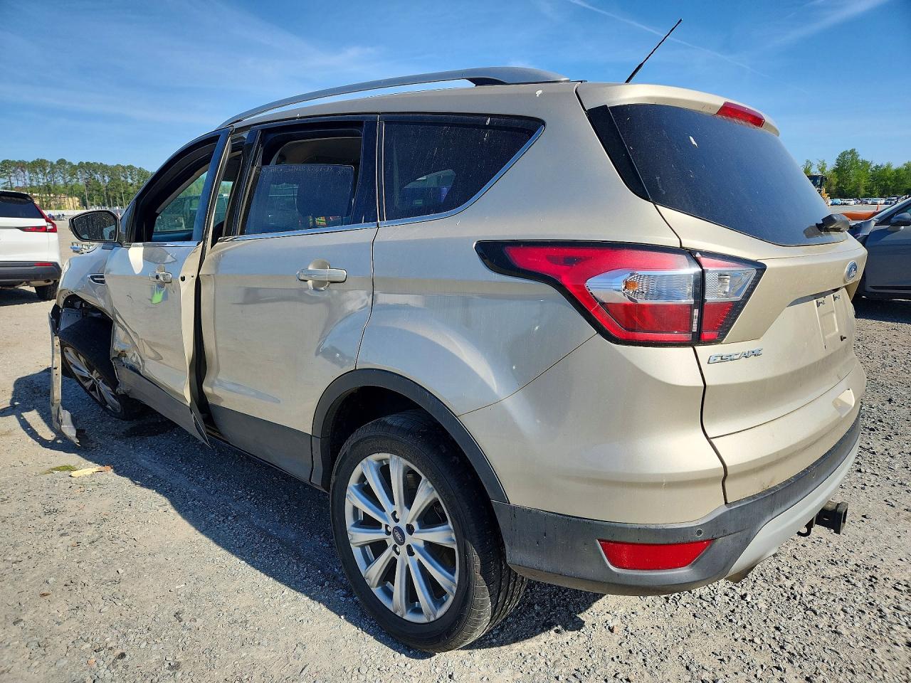 2017 FORD ESCAPE photo 4