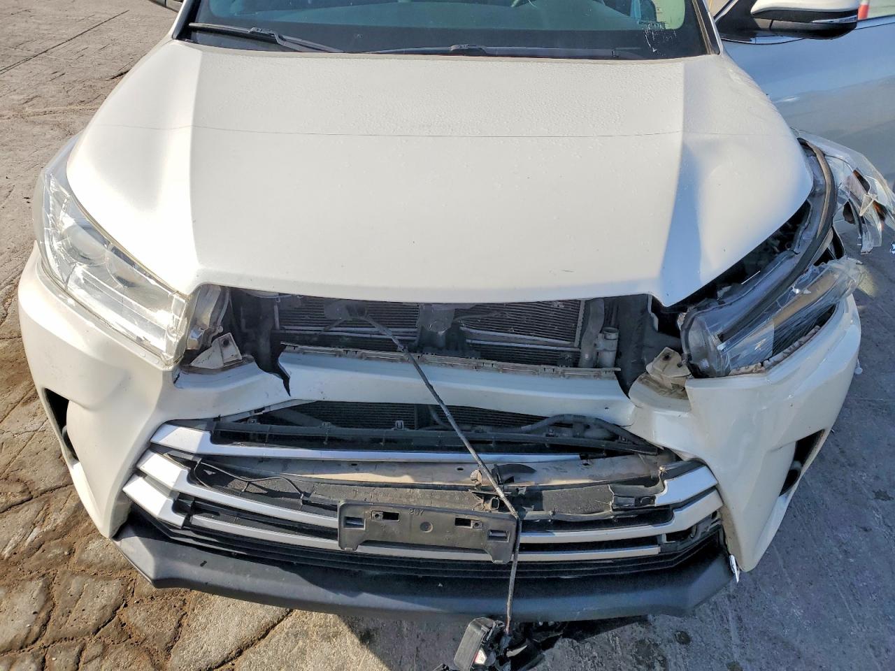 2018 TOYOTA HIGHLANDER HYBRID LE photo 23