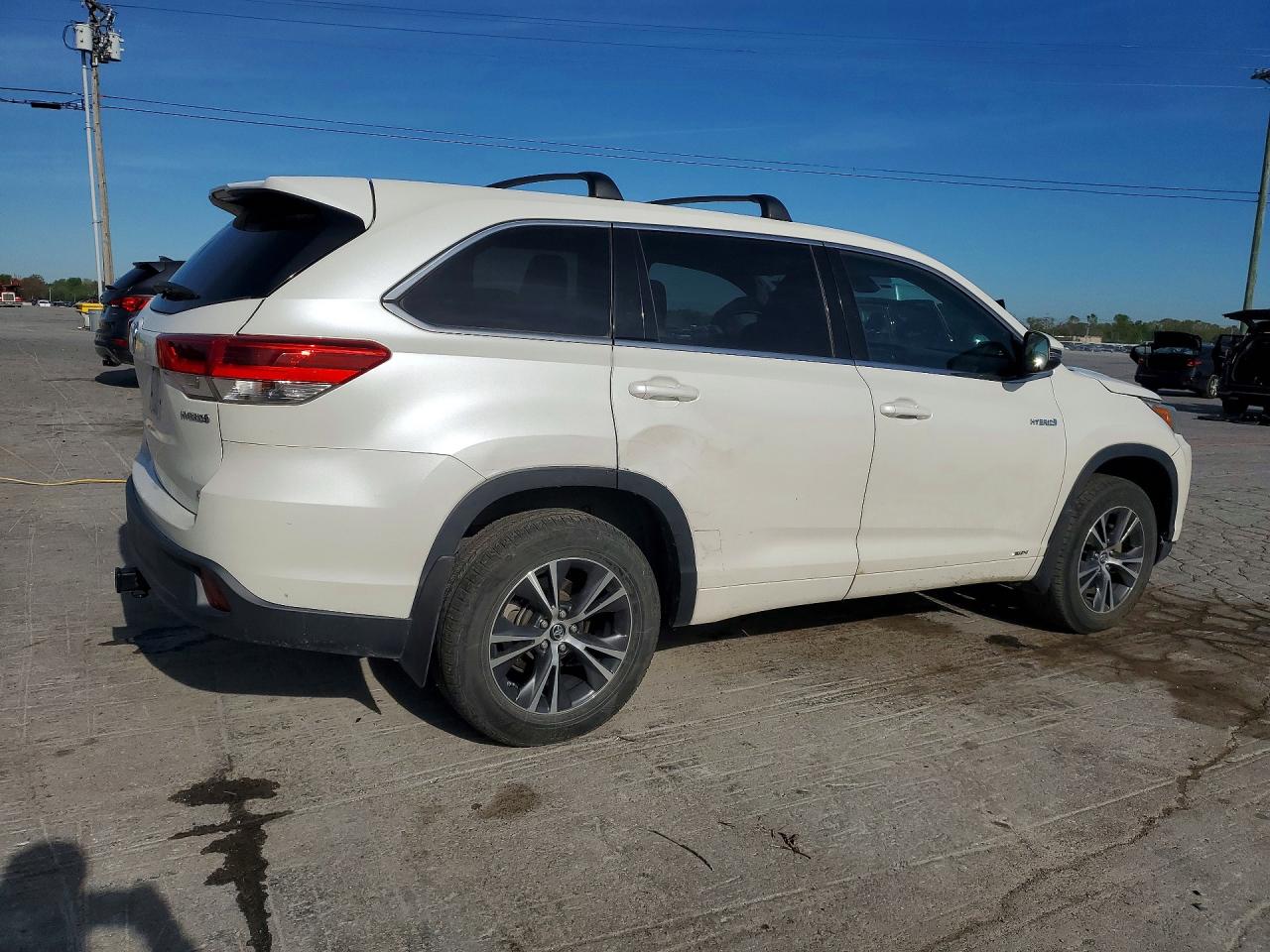 2018 TOYOTA HIGHLANDER HYBRID LE photo 5