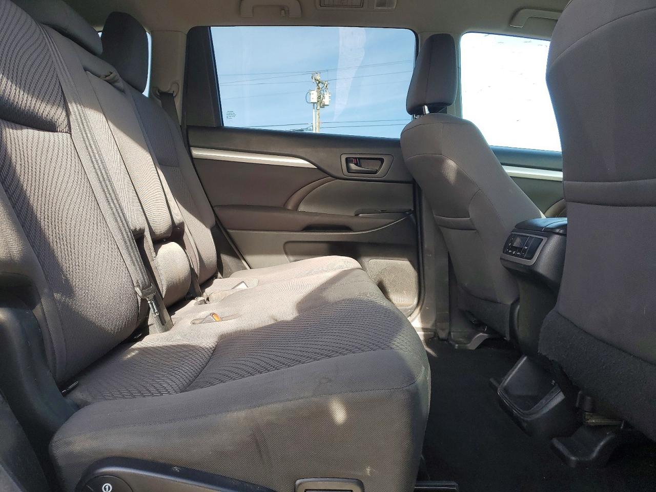 2018 TOYOTA HIGHLANDER HYBRID LE photo 21