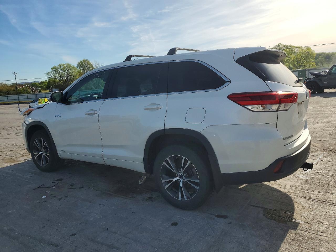 2018 TOYOTA HIGHLANDER HYBRID LE photo 3