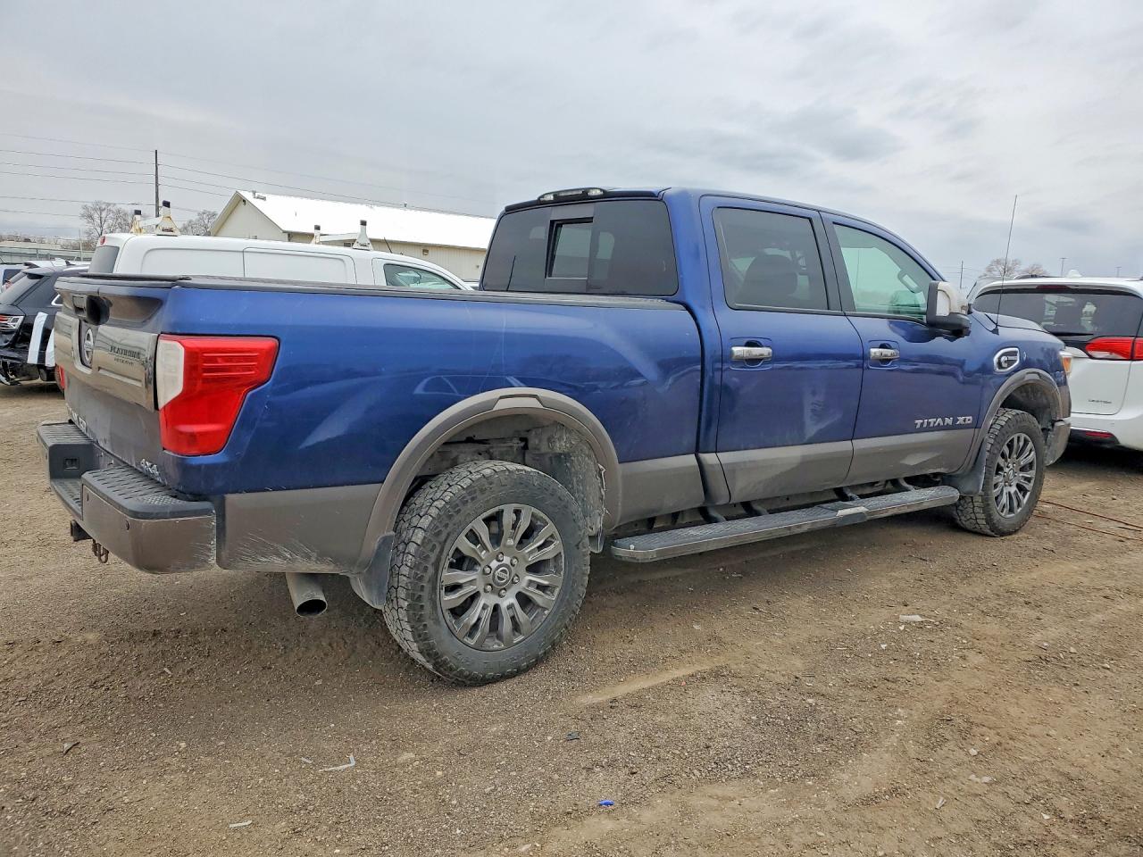 2017 NISSAN TITAN XD PLATINUM RESERVE photo 7