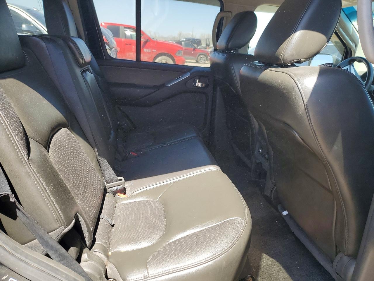 2012 NISSAN PATHFINDER S photo 11