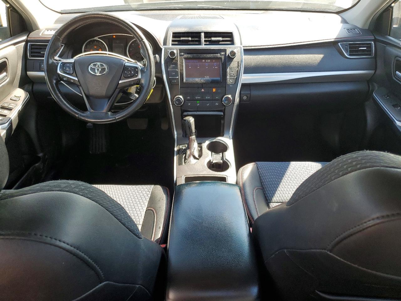 2015 TOYOTA CAMRY SE photo 8
