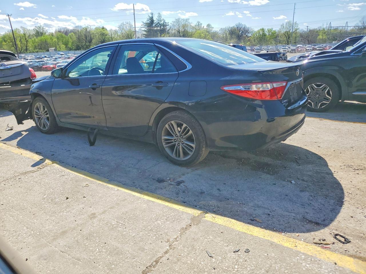 2015 TOYOTA CAMRY SE photo 2