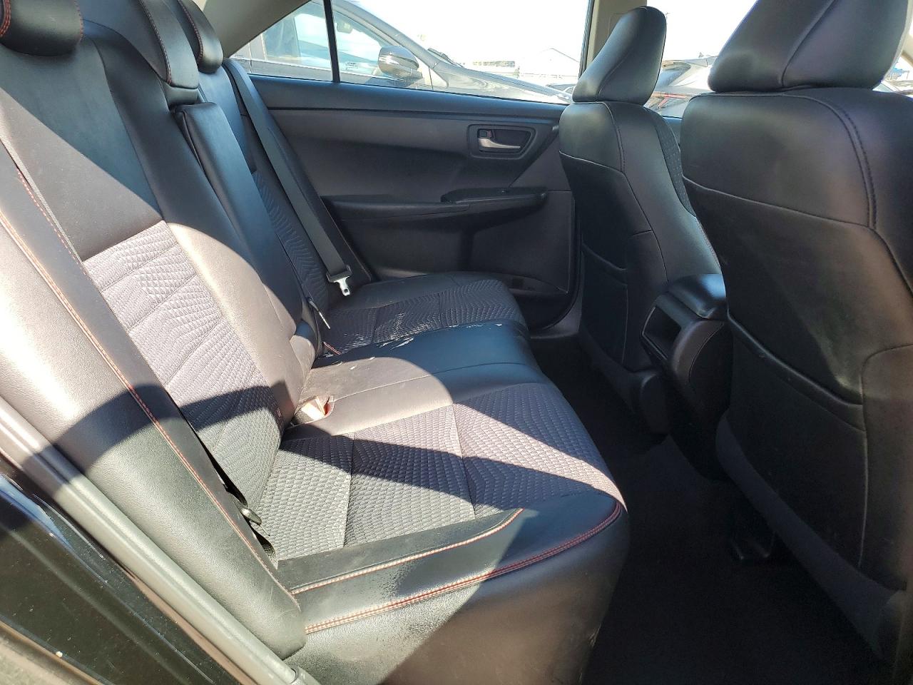 2015 TOYOTA CAMRY SE photo 10