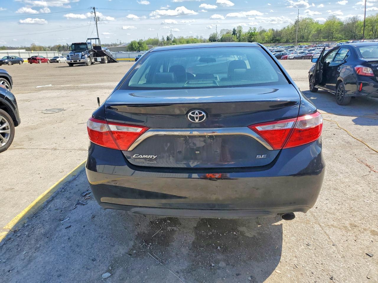 2015 TOYOTA CAMRY SE photo 6