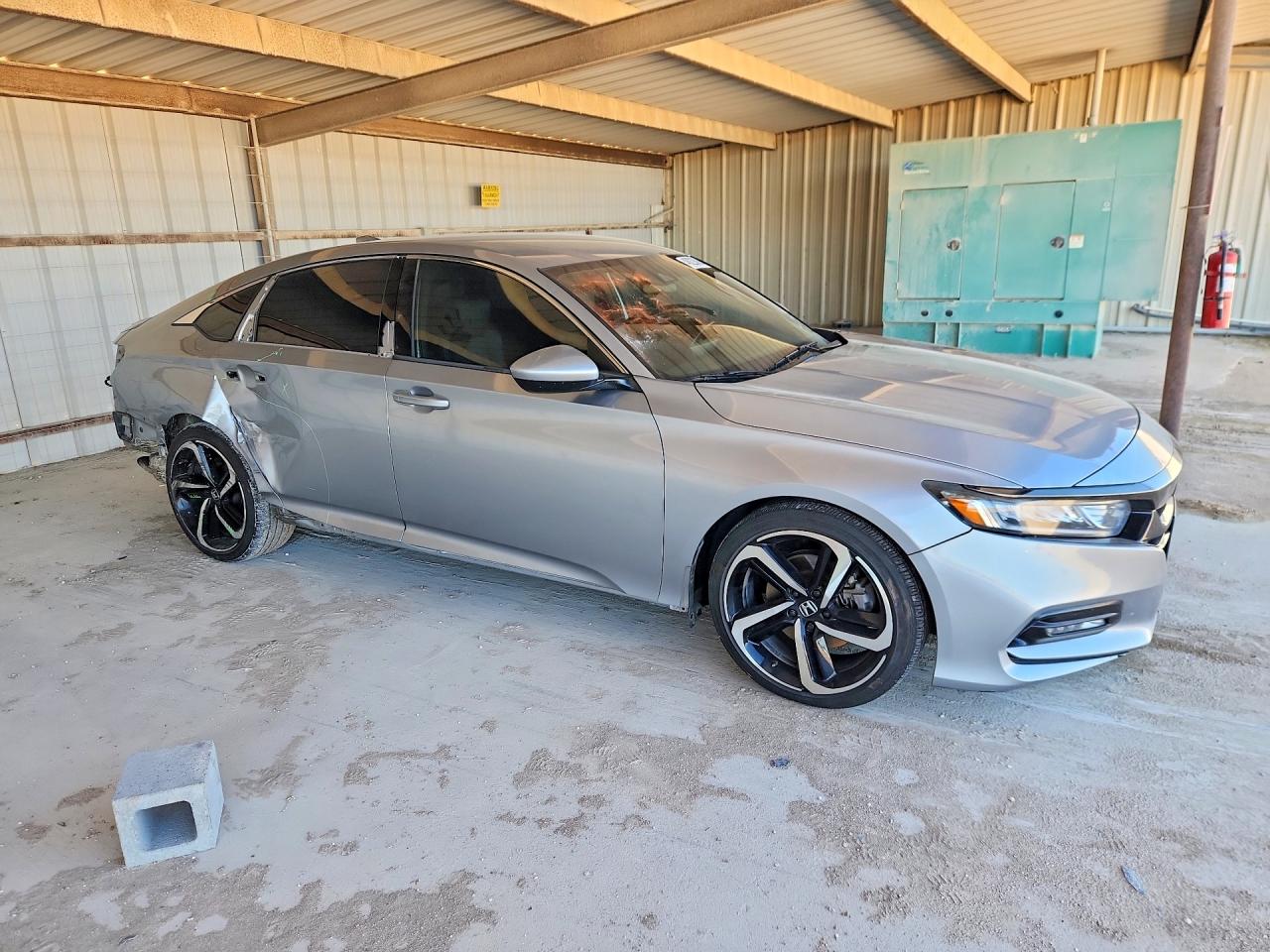2018 HONDA ACCORD SPORT photo 4
