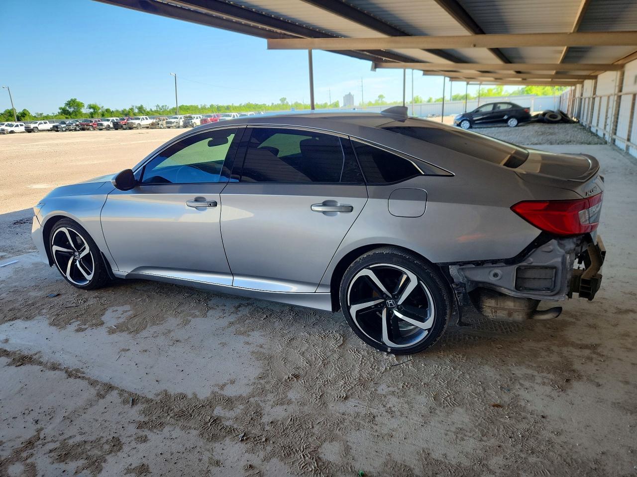 2018 HONDA ACCORD SPORT photo 2