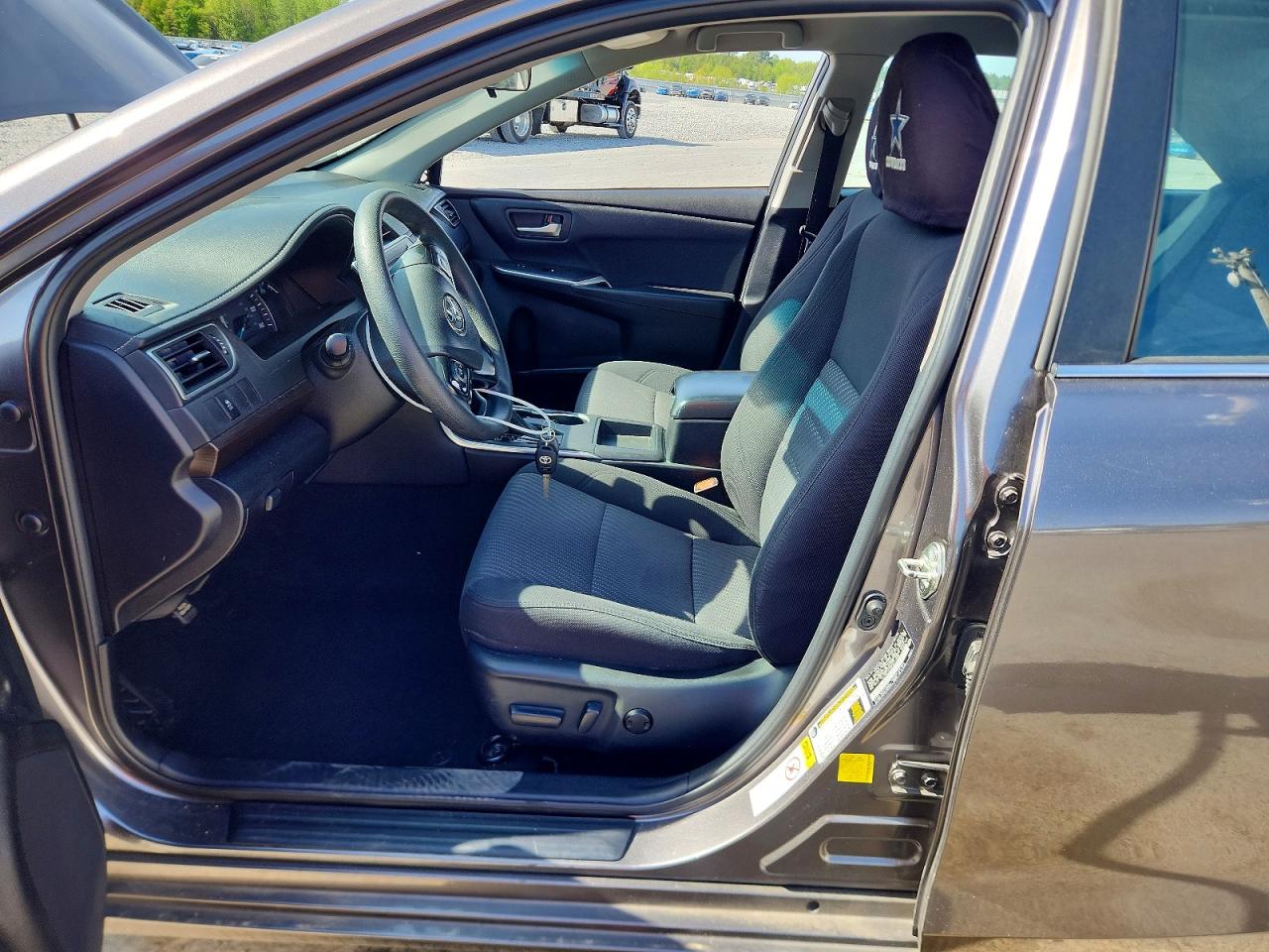 2015 TOYOTA CAMRY LE photo 19