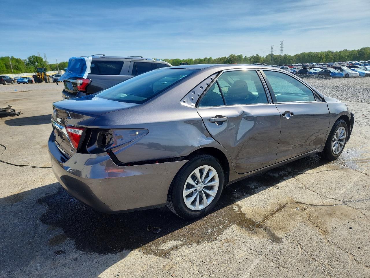 2015 TOYOTA CAMRY LE photo 7