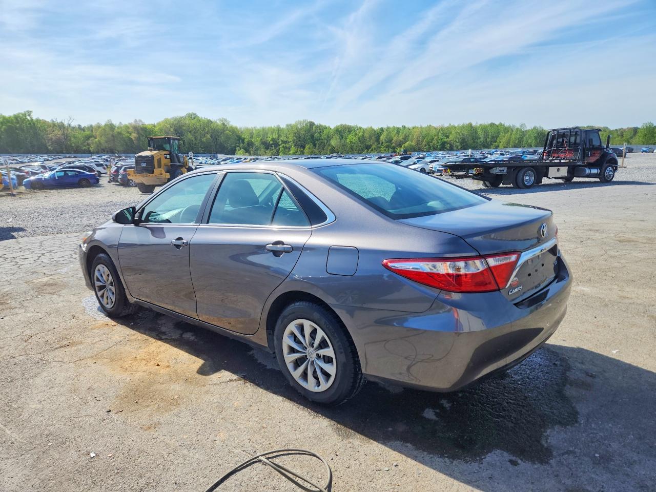 2015 TOYOTA CAMRY LE photo 4