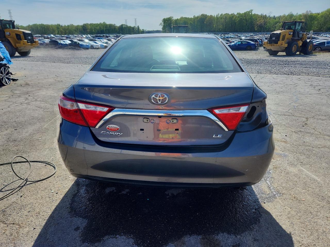 2015 TOYOTA CAMRY LE photo 16