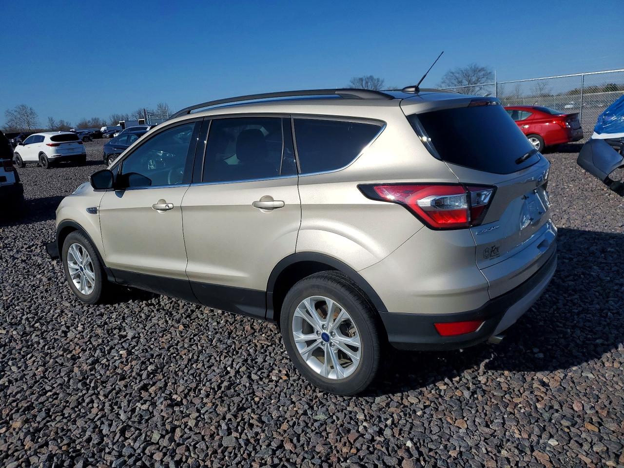2017 FORD ESCAPE SE photo 3