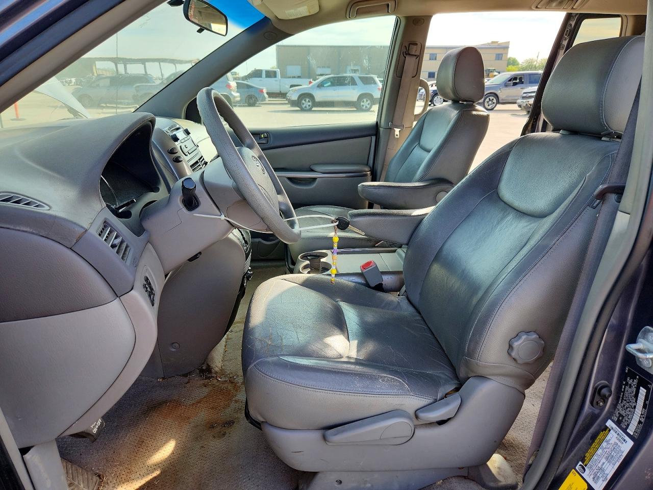 2006 TOYOTA SIENNA LE 8 PASSENGER photo 13