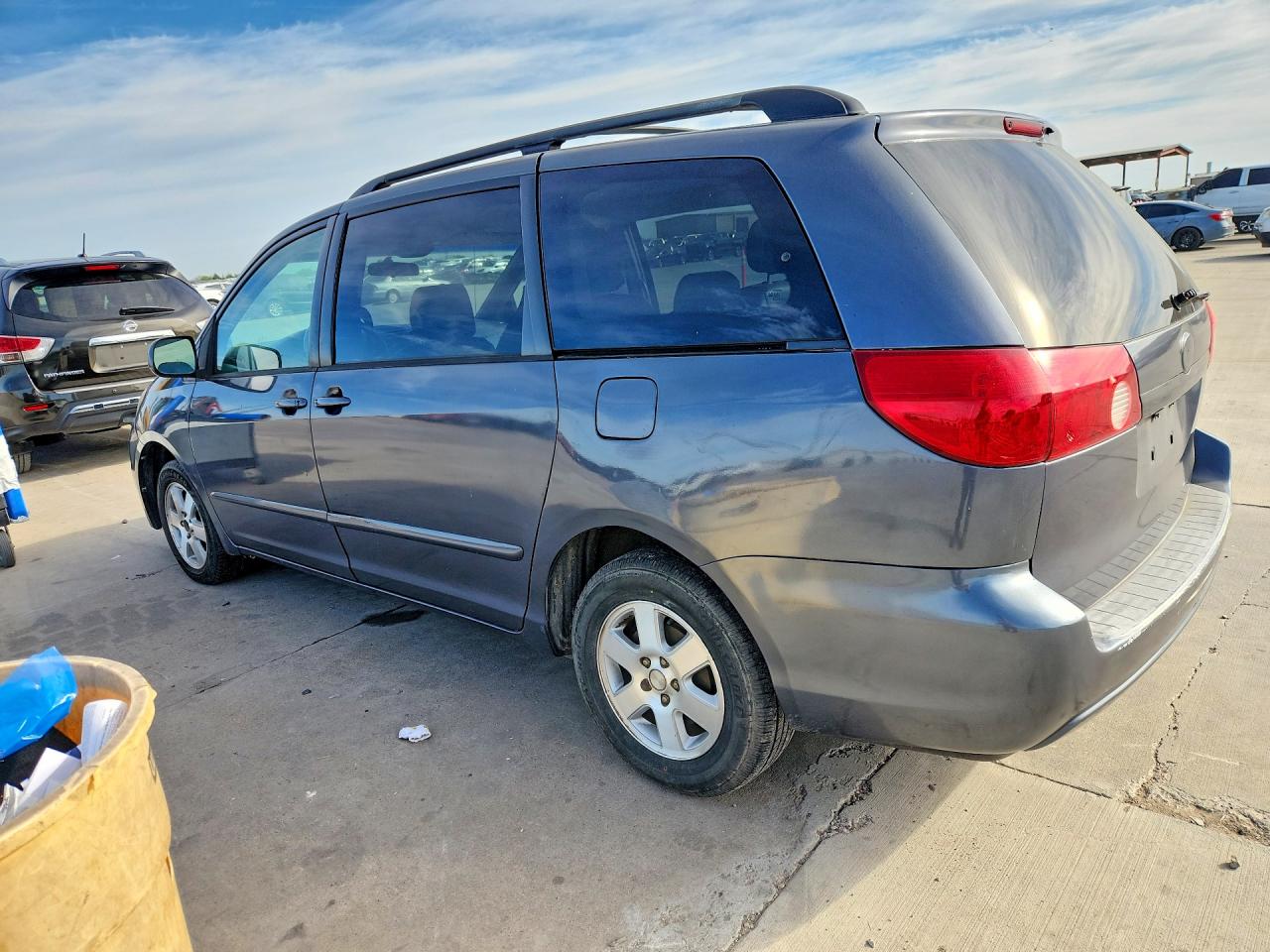 2006 TOYOTA SIENNA LE 8 PASSENGER photo 3