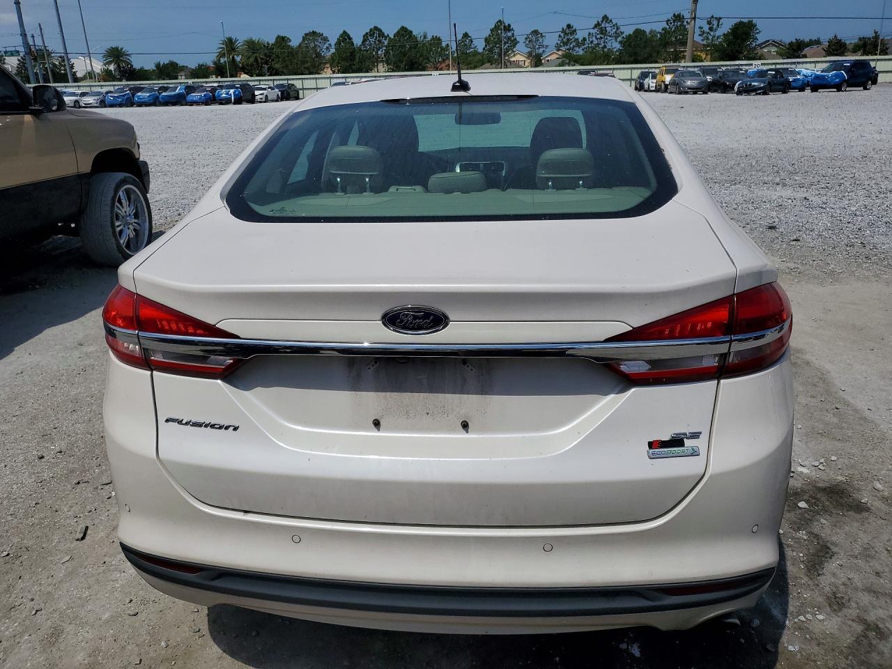 2017 FORD FUSION SE photo 11