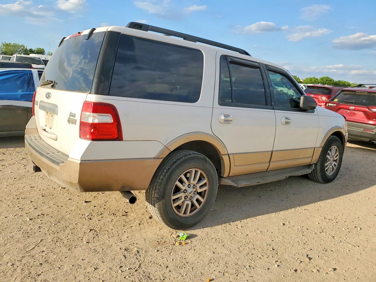 2013 FORD EXPEDITION XLT photo 5
