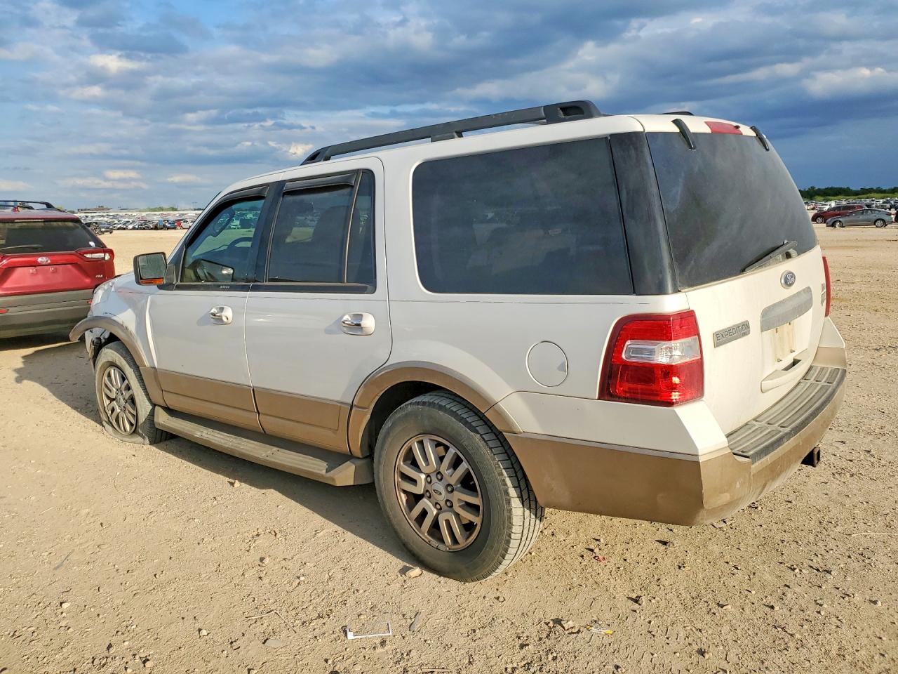 2013 FORD EXPEDITION XLT photo 3