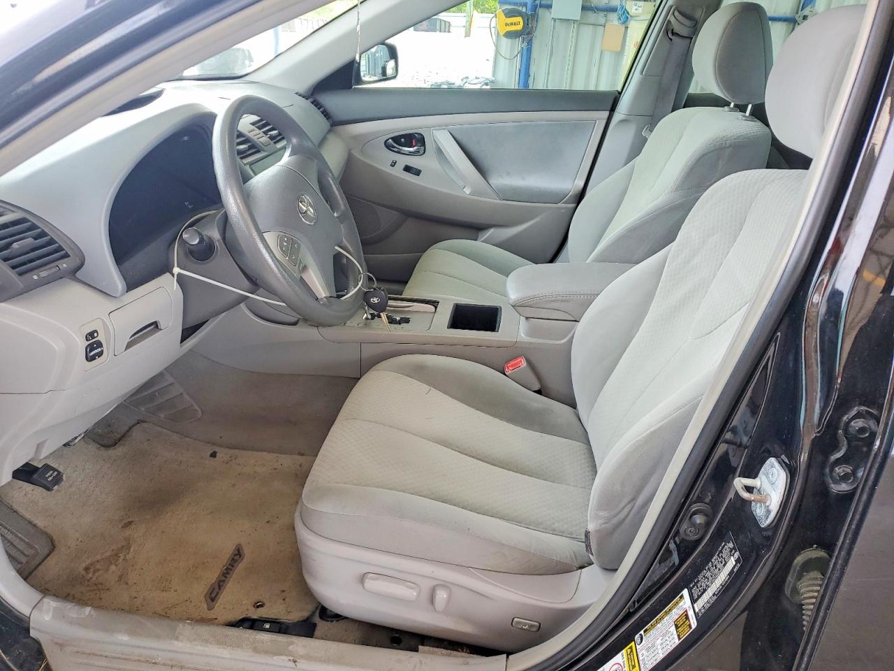 2009 TOYOTA CAMRY LE photo 13