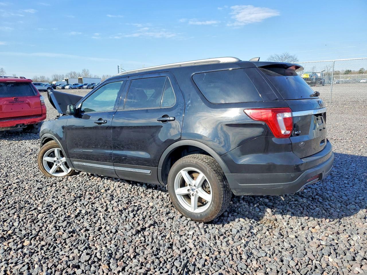 2018 FORD EXPLORER XLT photo 3