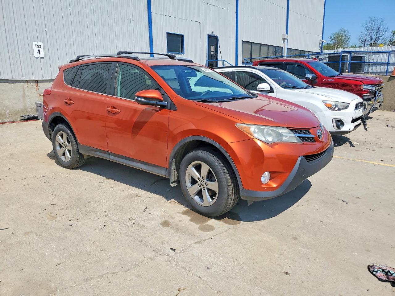2015 TOYOTA RAV4 XLE photo 7