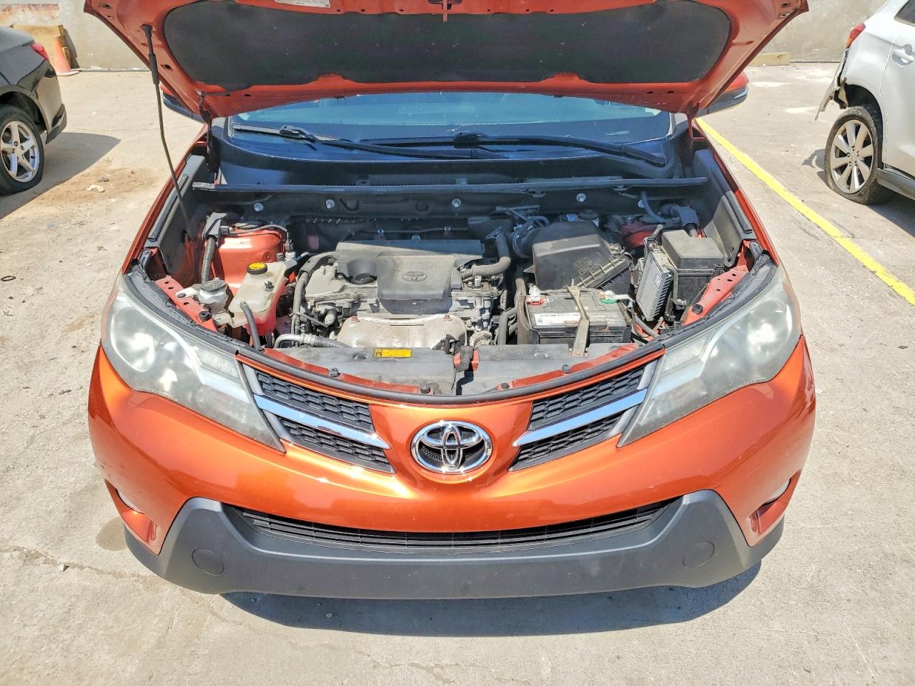 2015 TOYOTA RAV4 XLE photo 23