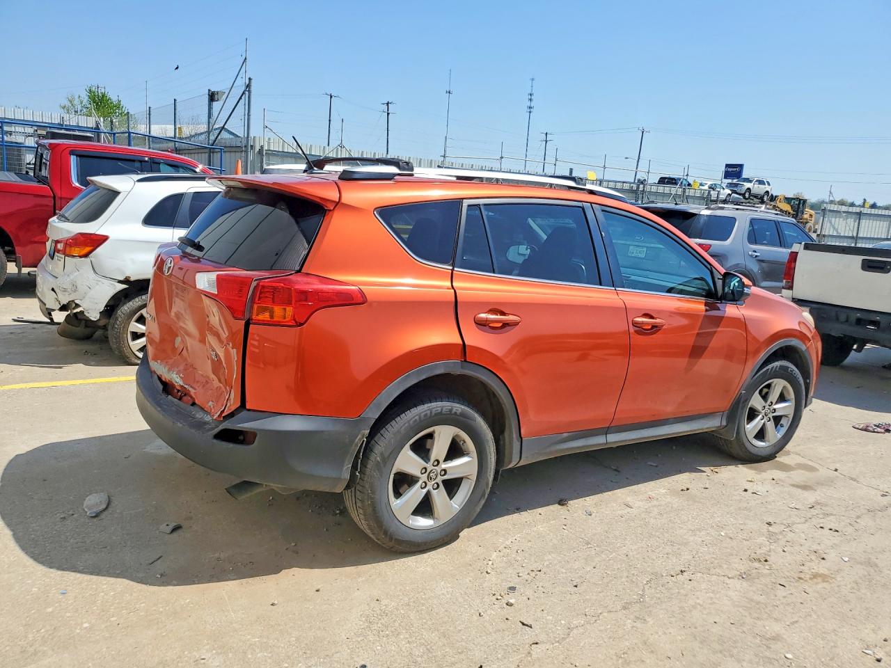 2015 TOYOTA RAV4 XLE photo 5