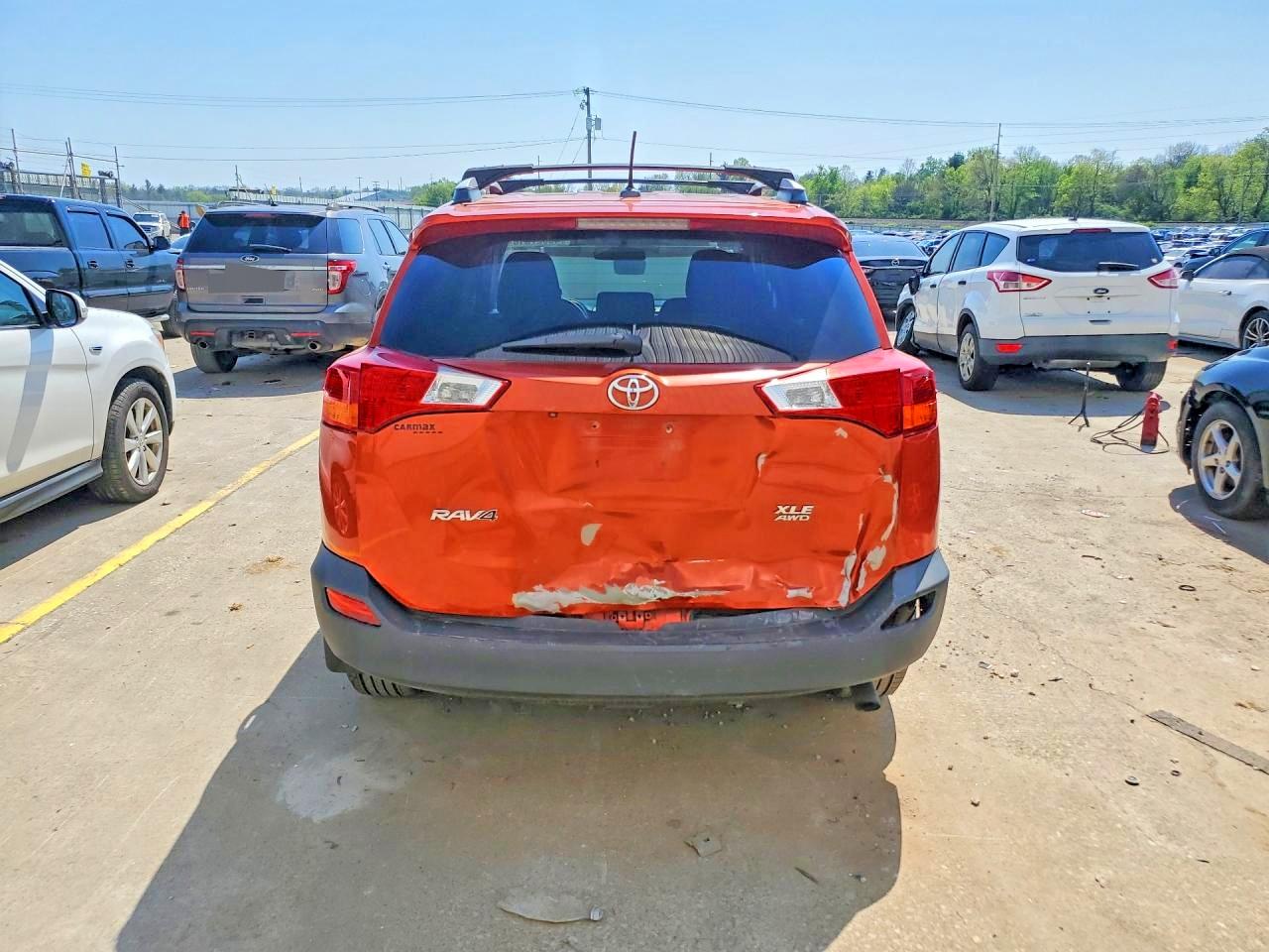 2015 TOYOTA RAV4 XLE photo 11