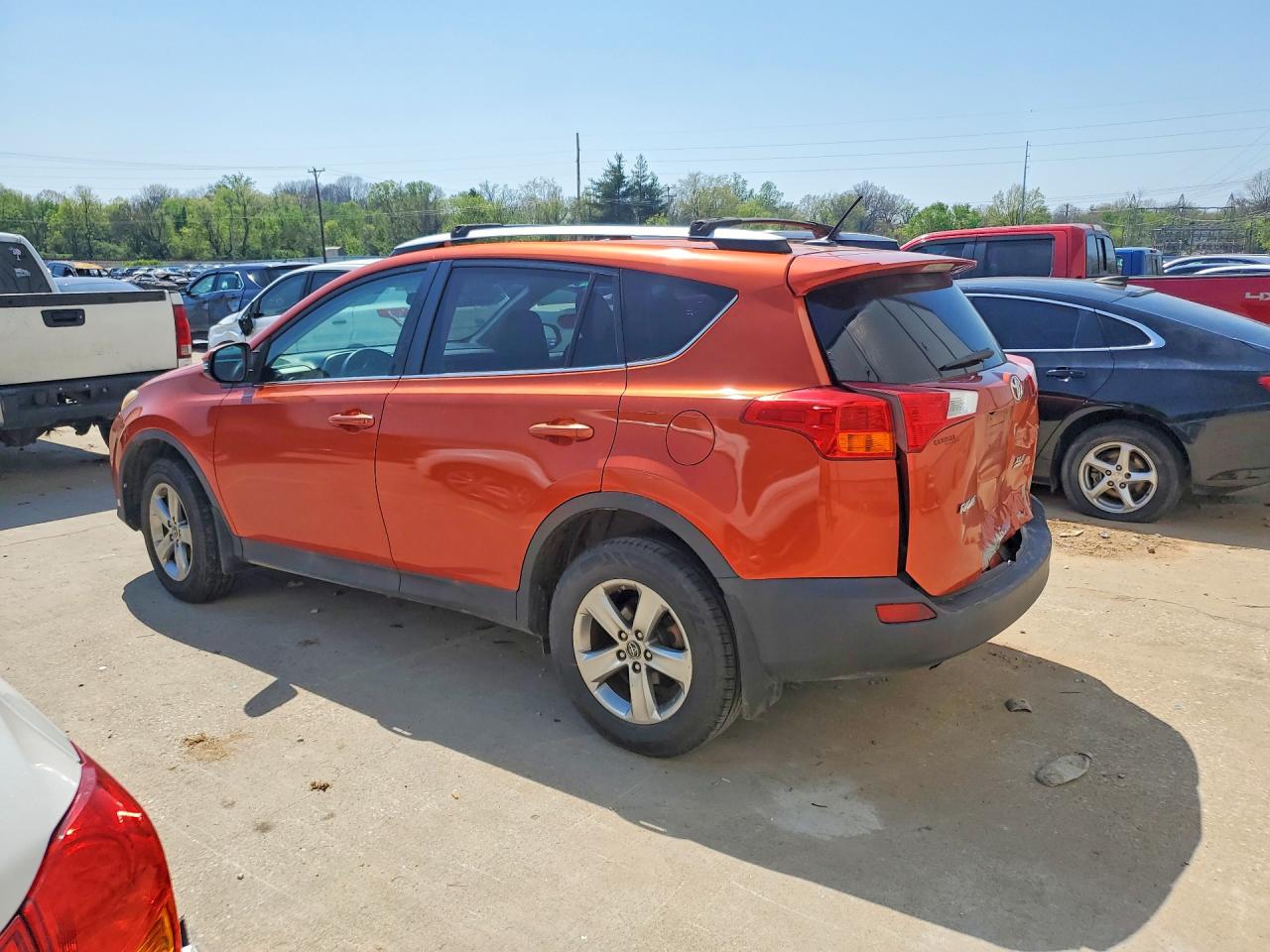 2015 TOYOTA RAV4 XLE photo 3