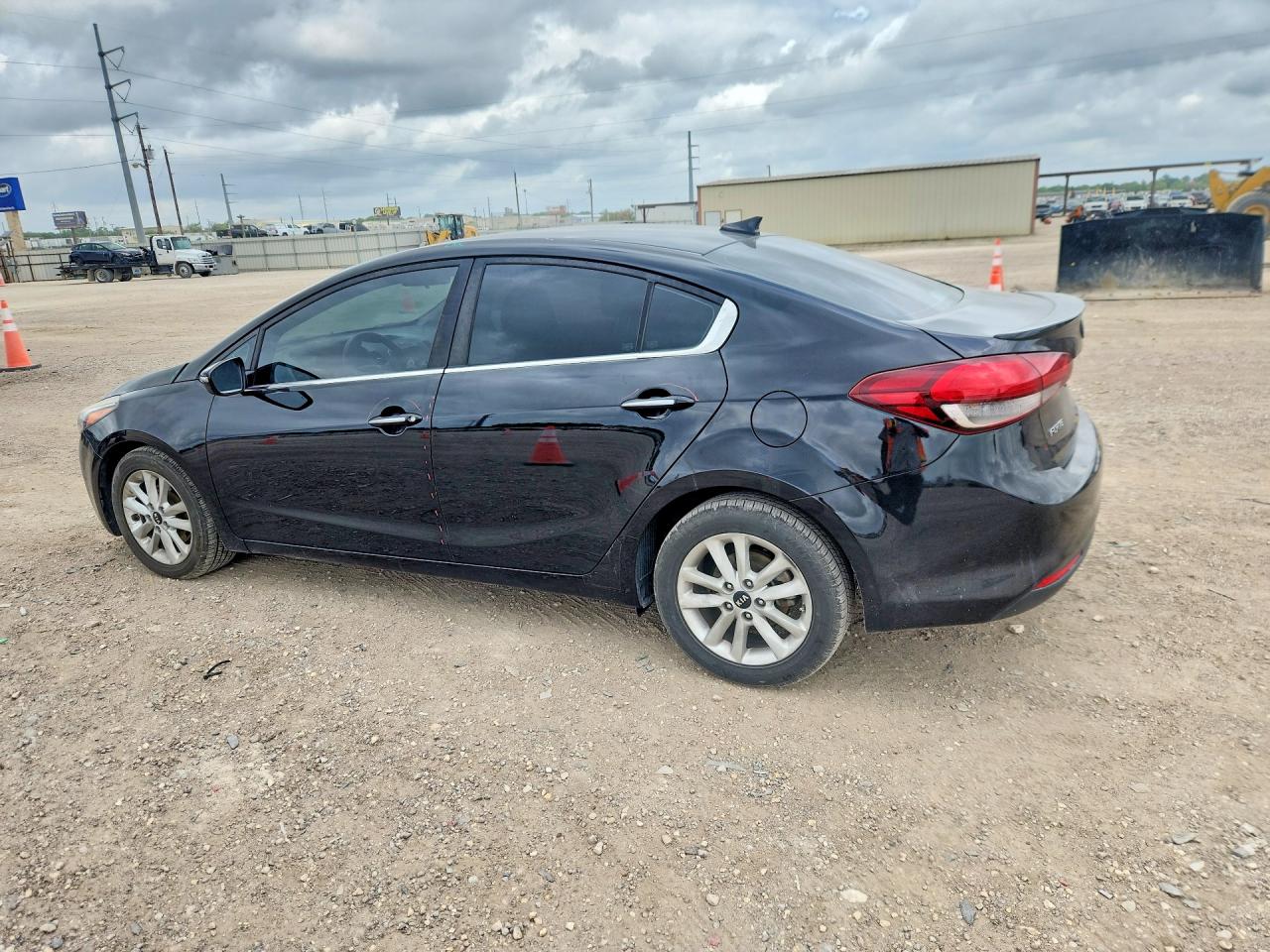 2017 KIA FORTE S photo 3