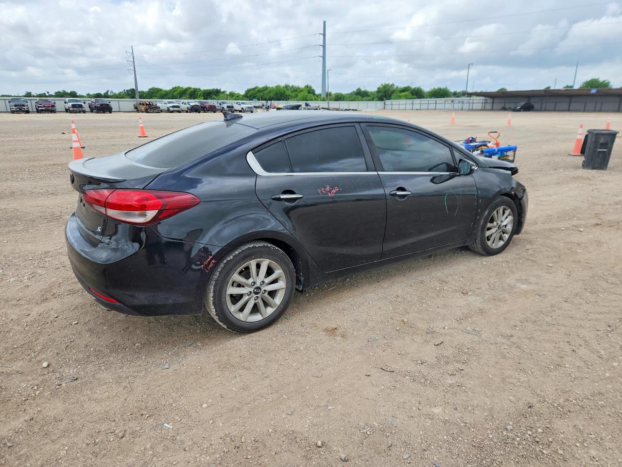 2017 KIA FORTE S photo 5