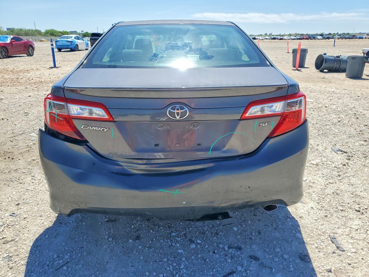 2014 TOYOTA CAMRY SE photo 11