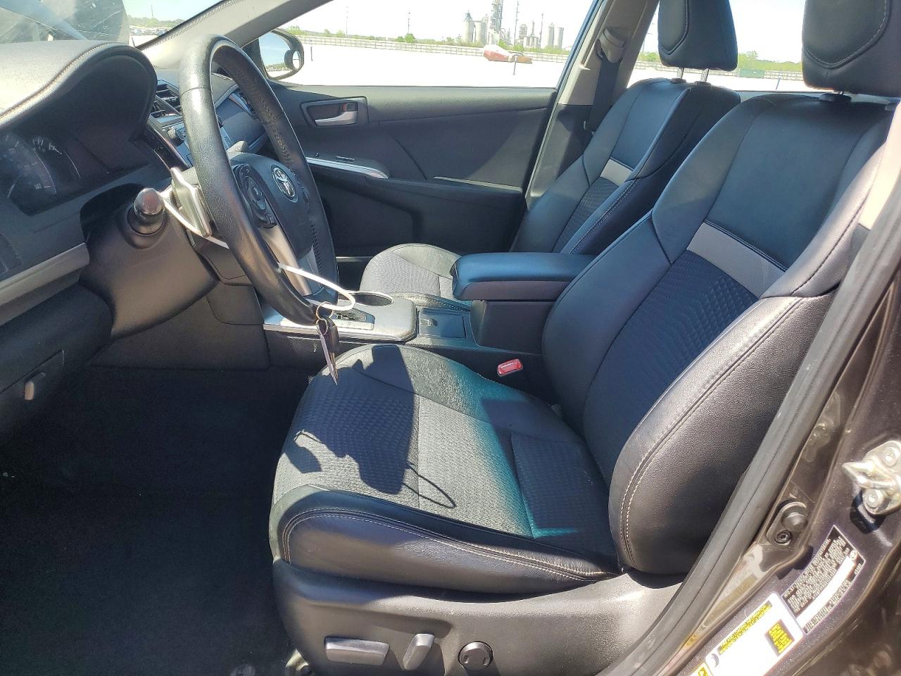2014 TOYOTA CAMRY SE photo 13