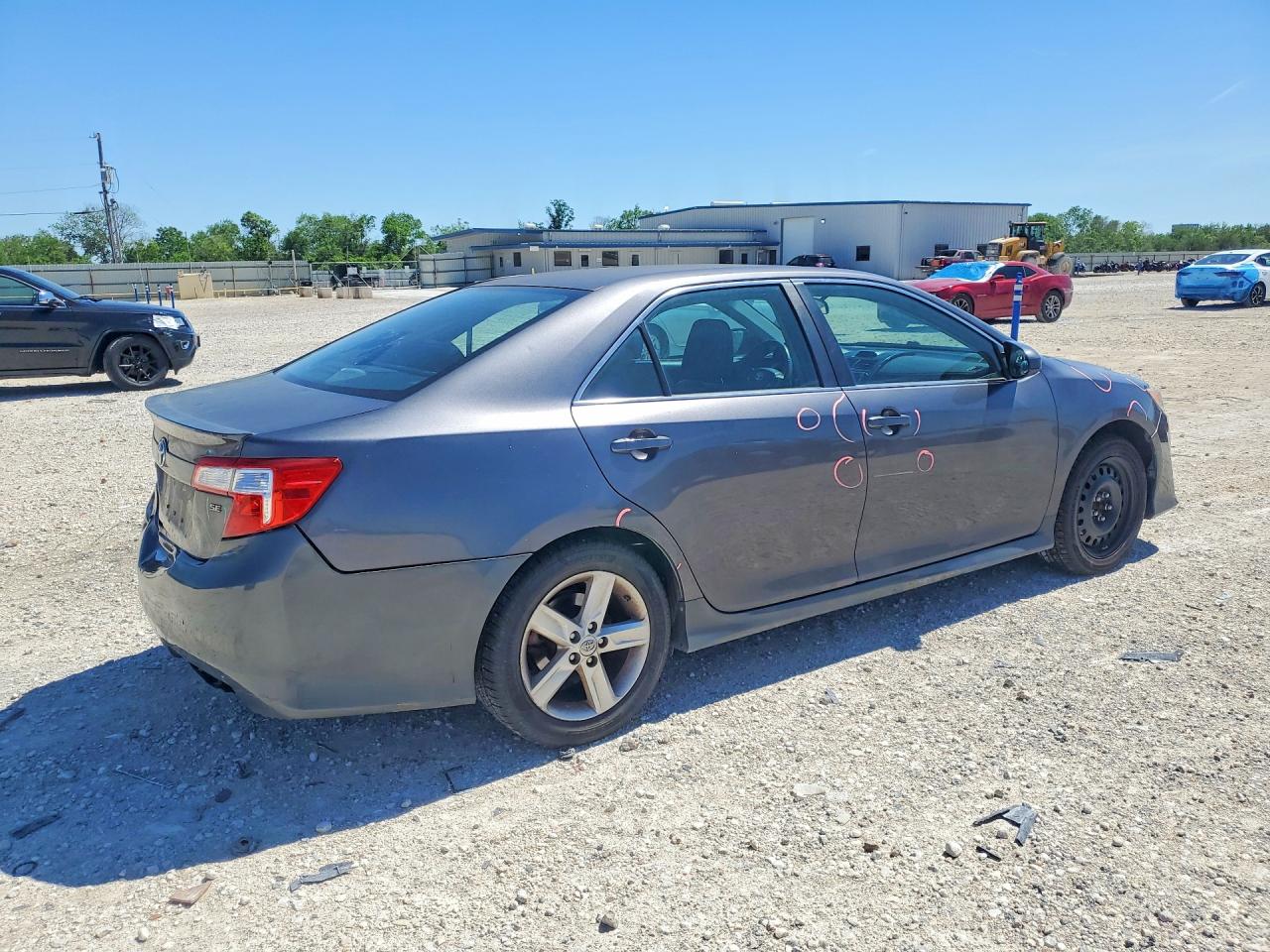 2014 TOYOTA CAMRY SE photo 5