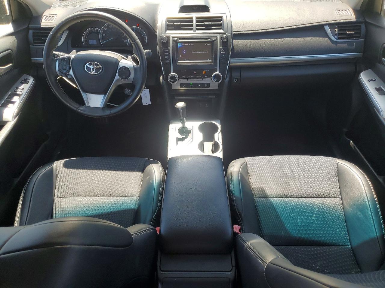 2014 TOYOTA CAMRY SE photo 15
