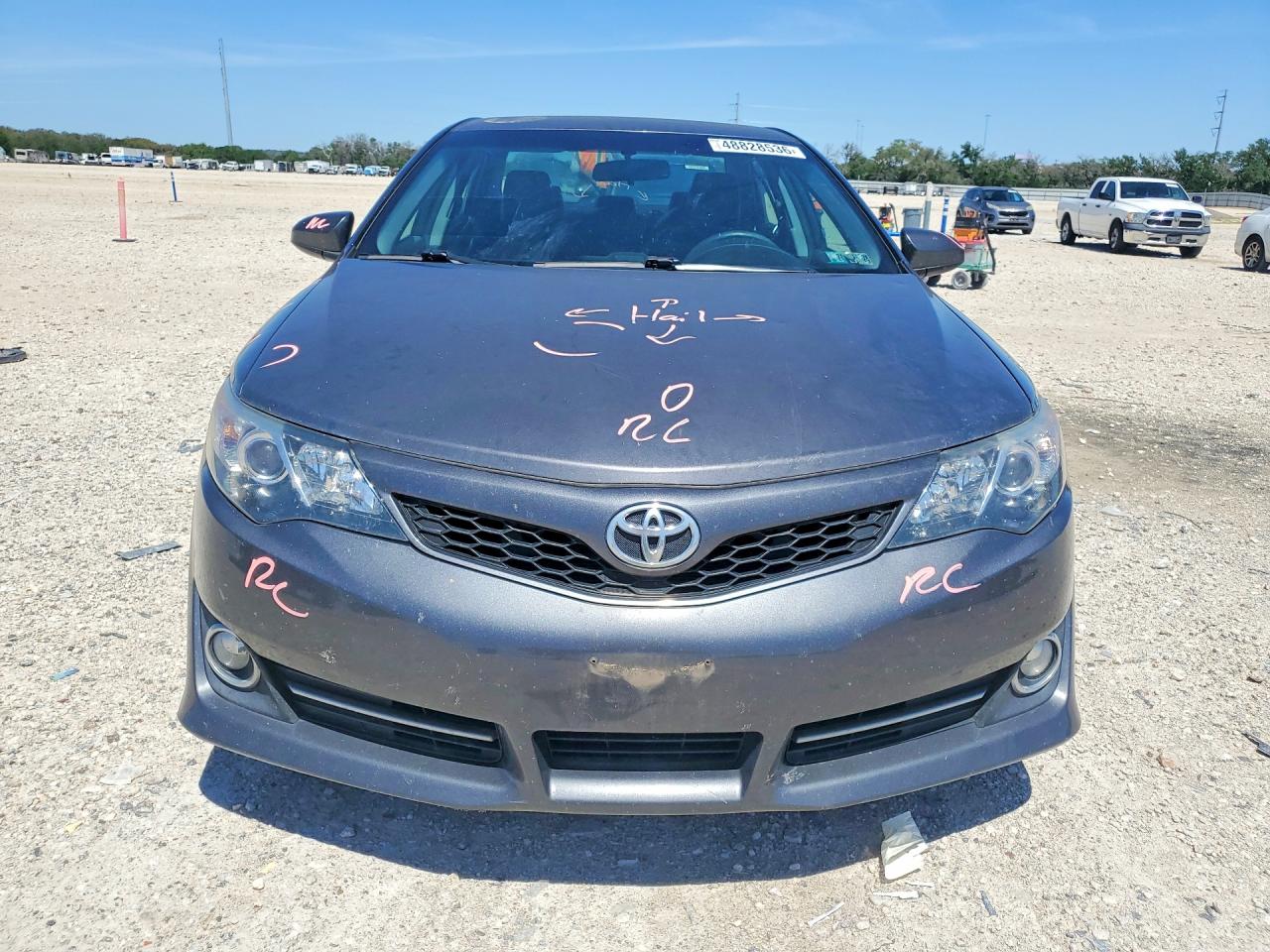 2014 TOYOTA CAMRY SE photo 9
