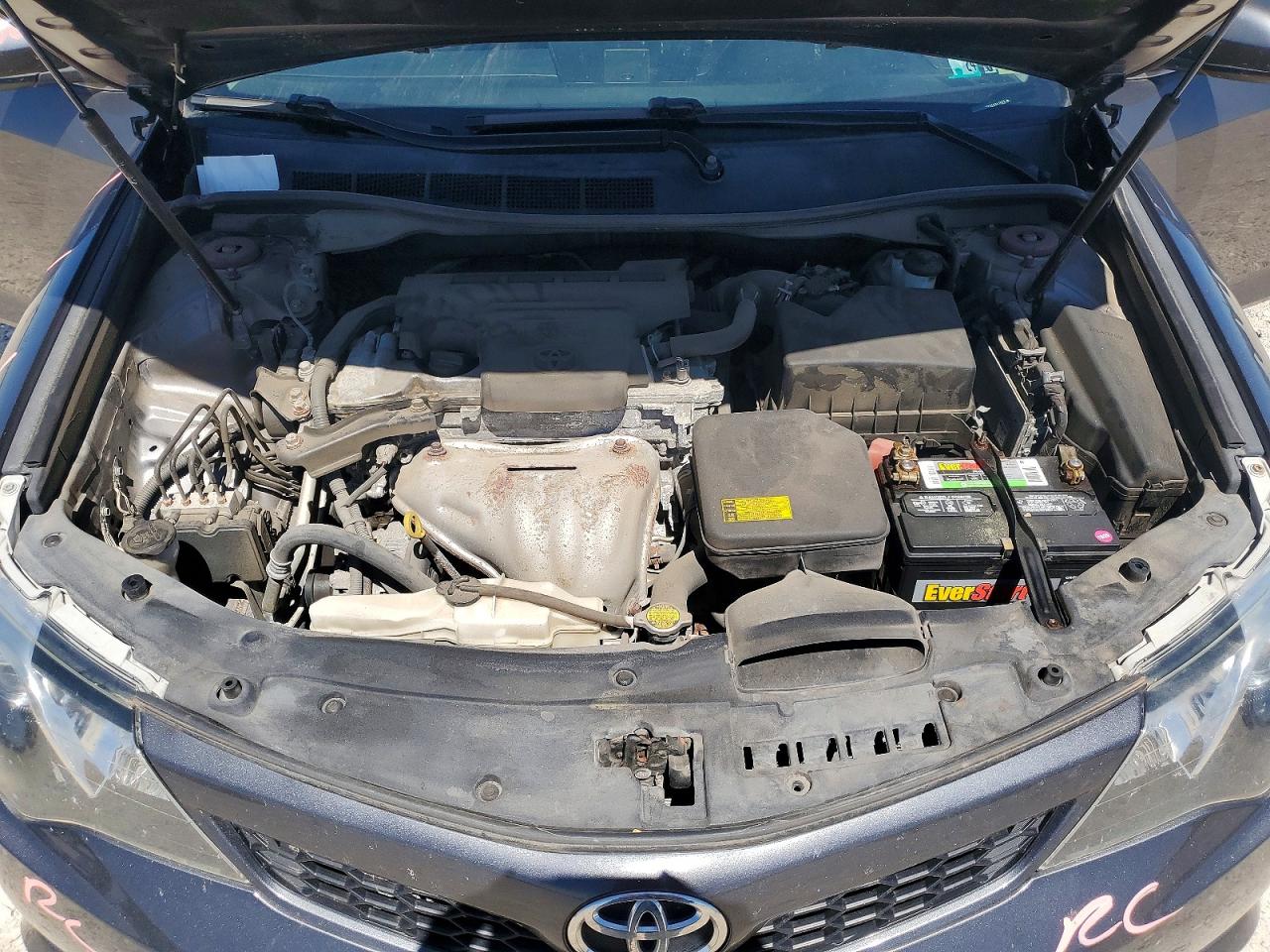 2014 TOYOTA CAMRY SE photo 21