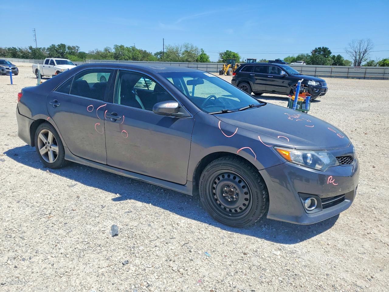 2014 TOYOTA CAMRY SE photo 7