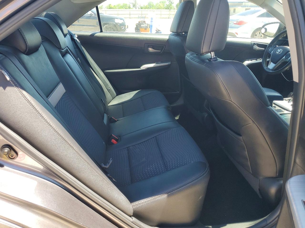 2014 TOYOTA CAMRY SE photo 19