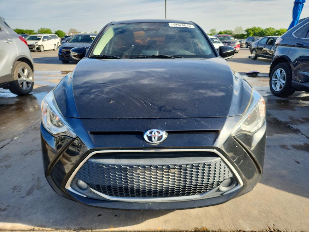 2019 TOYOTA YARIS XLE photo 9