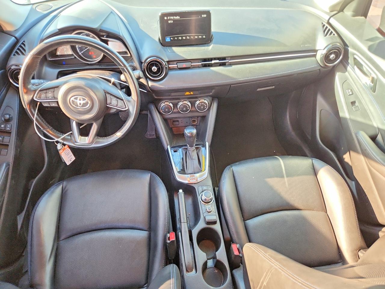 2019 TOYOTA YARIS XLE photo 15