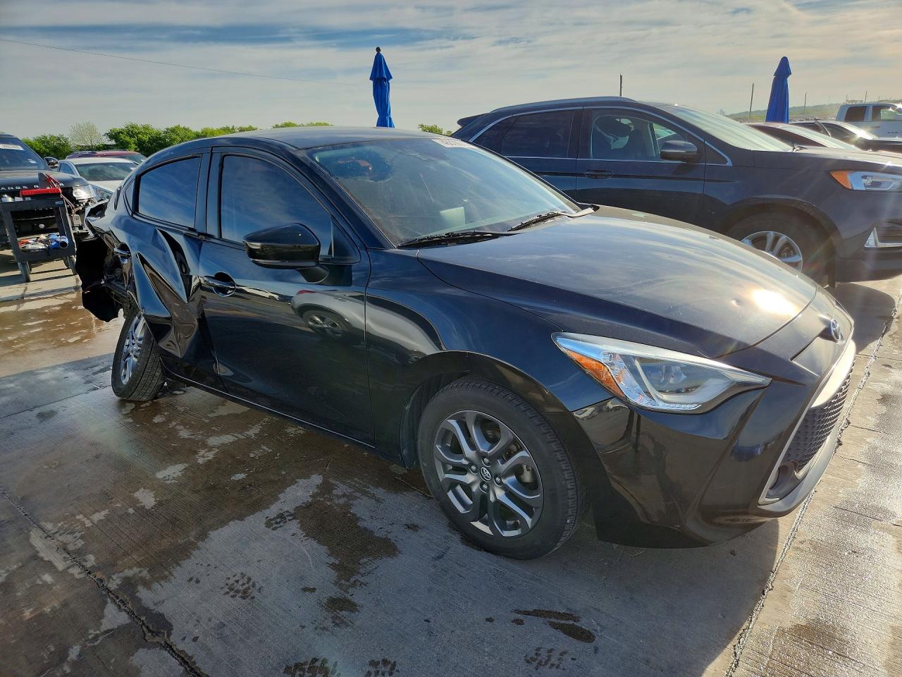 2019 TOYOTA YARIS XLE photo 7