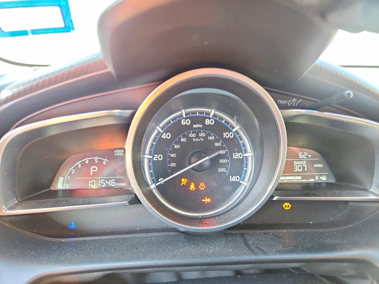 2019 TOYOTA YARIS XLE photo 17