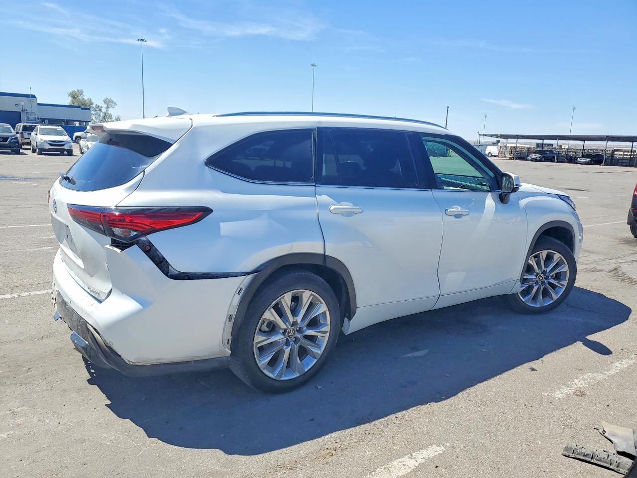 2022 TOYOTA HIGHLANDER photo 7