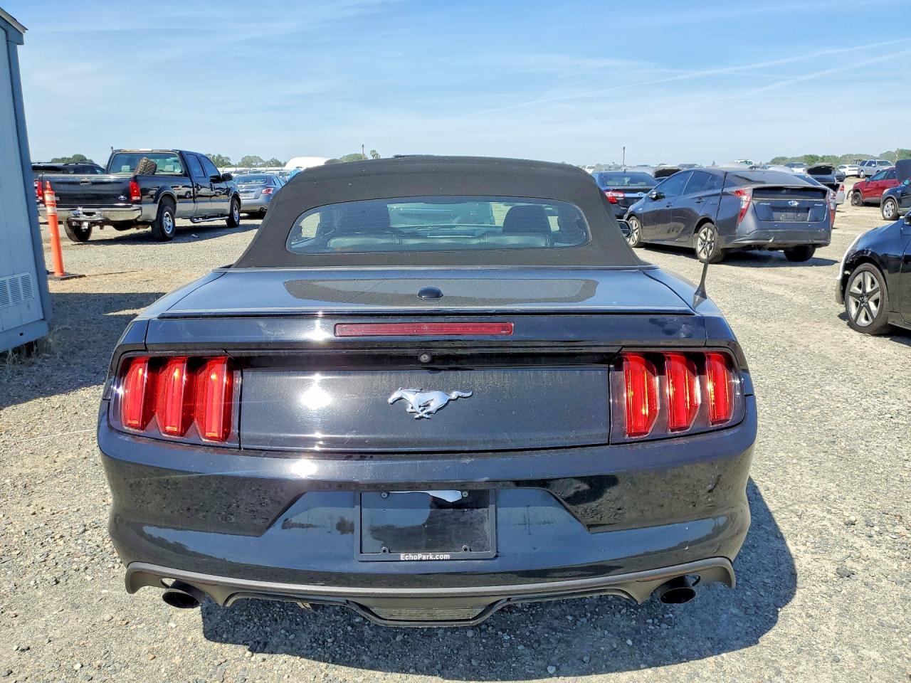2017 FORD MUSTANG photo 6