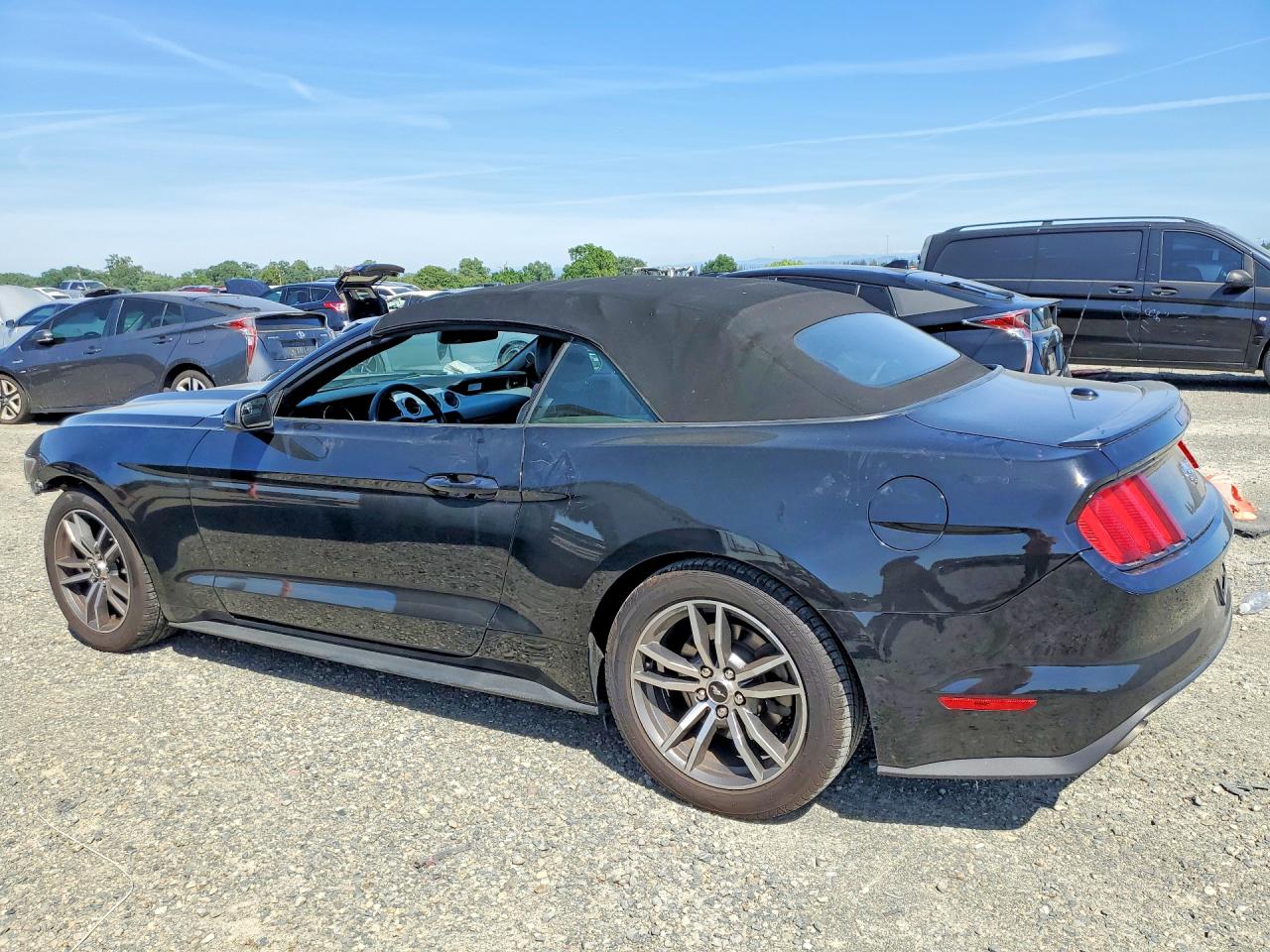 2017 FORD MUSTANG photo 2